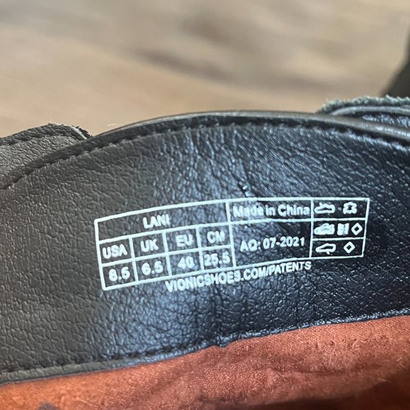 Vionic Lani Lug Sole Side Zip Boot - Black Leather - Women's 8.5 or 40 - Picture 6 of 6